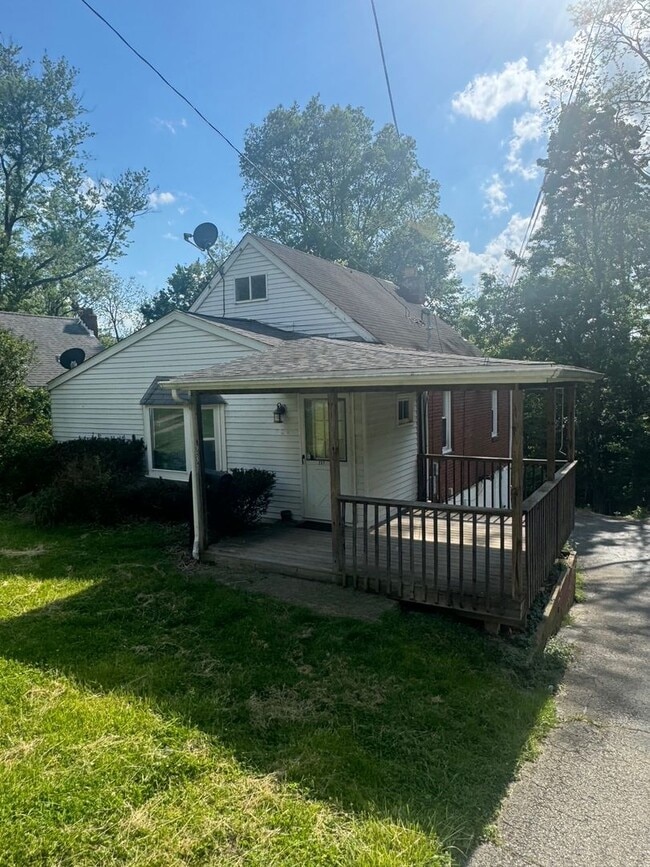 Building Photo - 237 Collins Dr