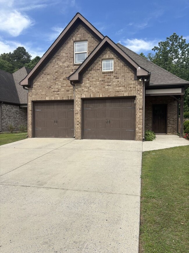 Building Photo - 3 Bed 2 Bath Home In Westover With A 2 Car Garage