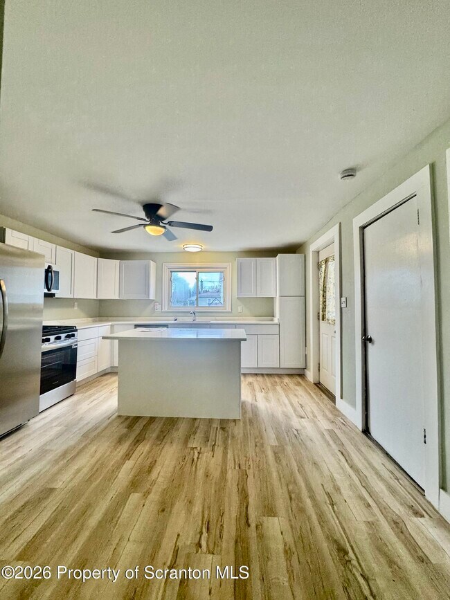 Photo - 1746 Bloom Ave