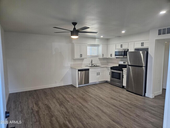 Photo - 780 W Coolidge St