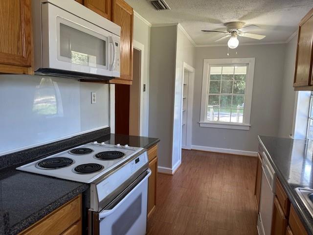 Photo - 2470 Sayner Ave