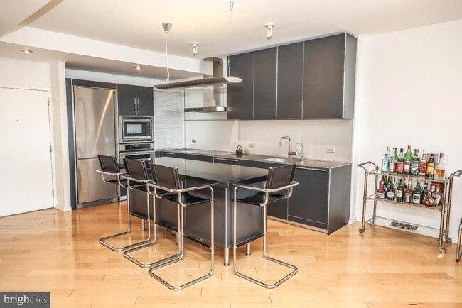 Photo - 241 S 6th St Unidad 2308F