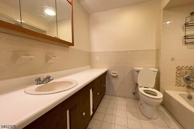 Photo - 306 Lake Shore S Unit F