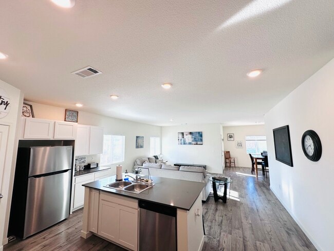 Photo - 950 Kathryn Ct