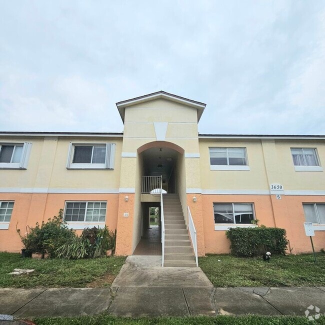 Building Photo - 3650 N 56th Ave Rental