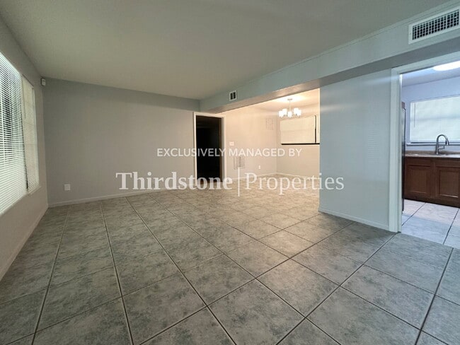 Photo - 1038 La Marche Dr
