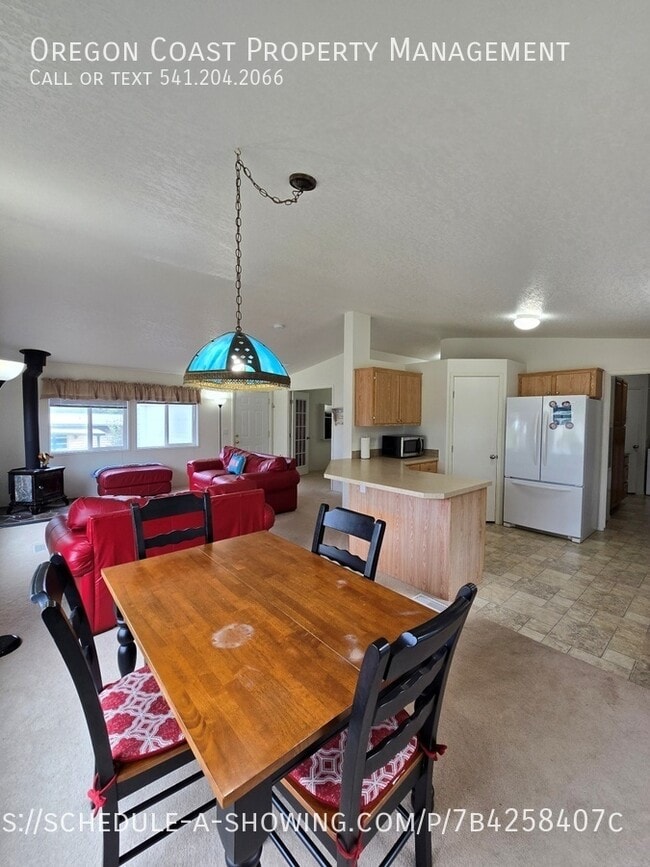 Photo - 365 SW Pacific View St