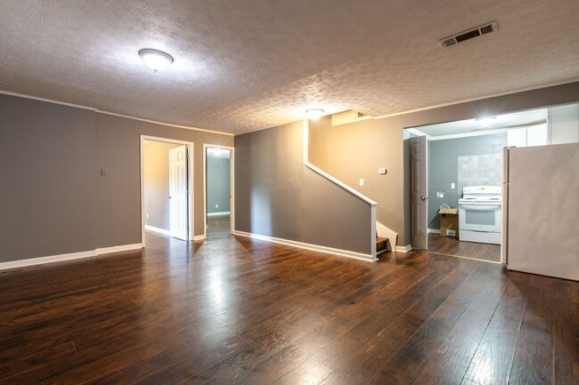Building Photo - 2502 Rosebud Rd Unit 2502 Rosebud Rd. C Rental