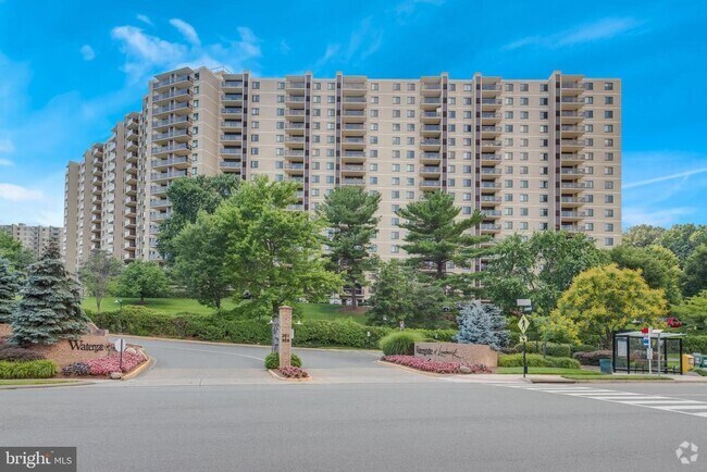 Building Photo - 307 Yoakum Pkwy Unit 1718 Rental