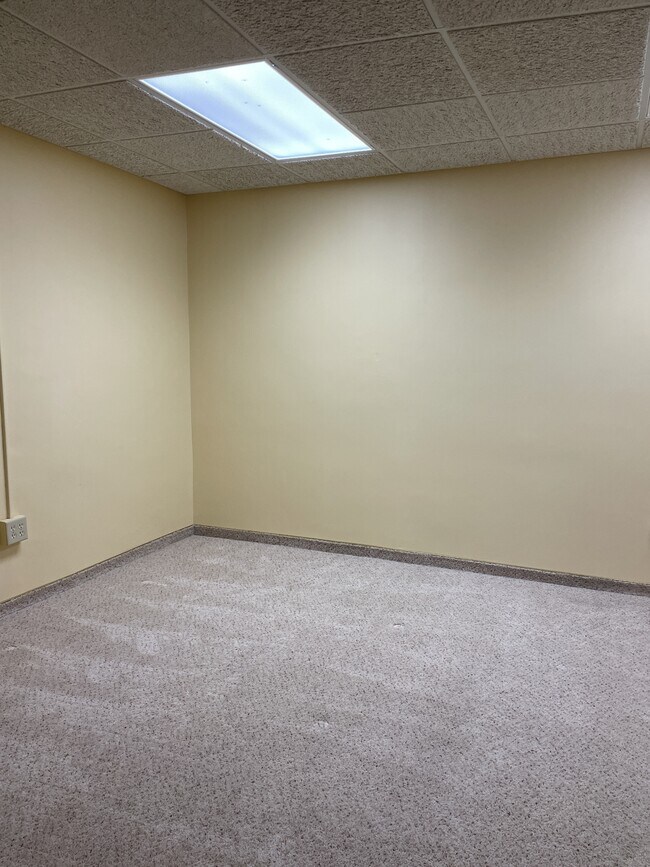 Photo - 115 E Broadway St