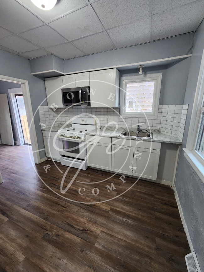 Photo - 3 bed 1 bath with lots of space!