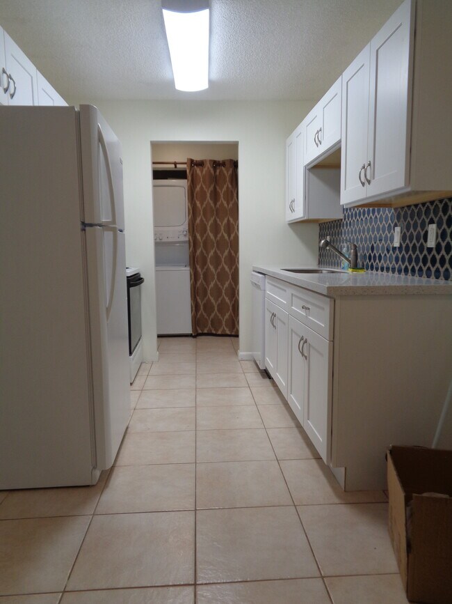 KITCHEN - 150 Pineview Rd Unit B1