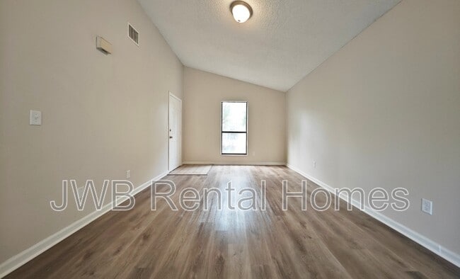 Photo - 5524 Commerce St