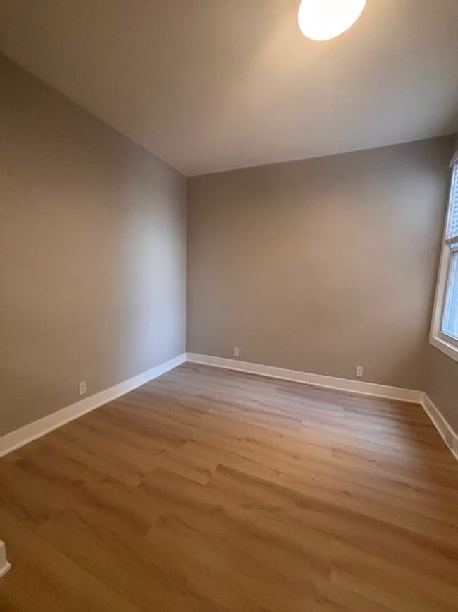 Photo - Beautifully remodeled modern 3 bedroom 2 bath unit Unit 3640 - #2