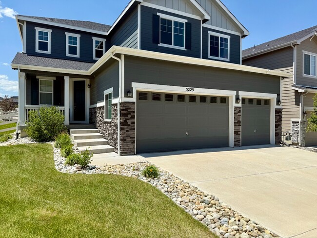 Photo - Spacious 5-Bedroom home with beautiful Views in Castle Rock for Rent