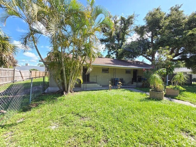 Building Photo - Cute 1 bed/ 1 bath Duplex Available now in... Rental