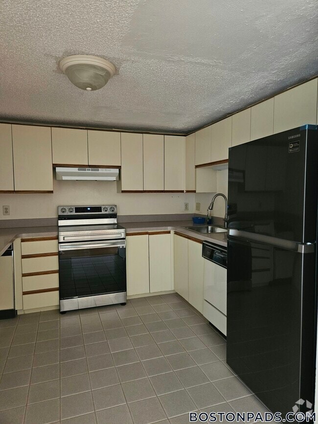 Building Photo - 30 Revere Beach Pkwy Rental