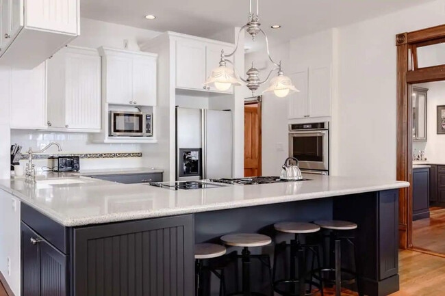 Photo - 1116 W 10th St Unidad ID1292407P