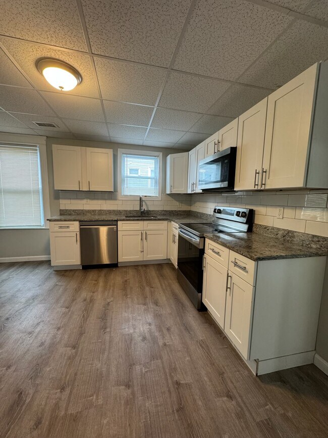 Building Photo - 47 Windham St Unit 2 Rental