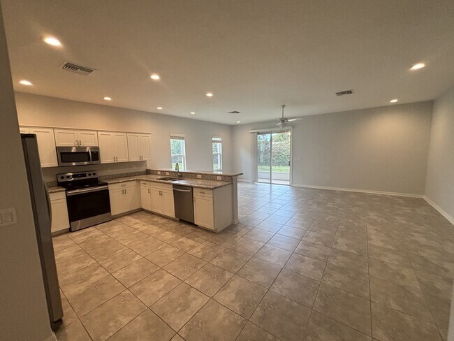 Photo - 1093 Grantham Dr