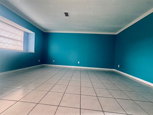 Photo - 8418 Hazen St