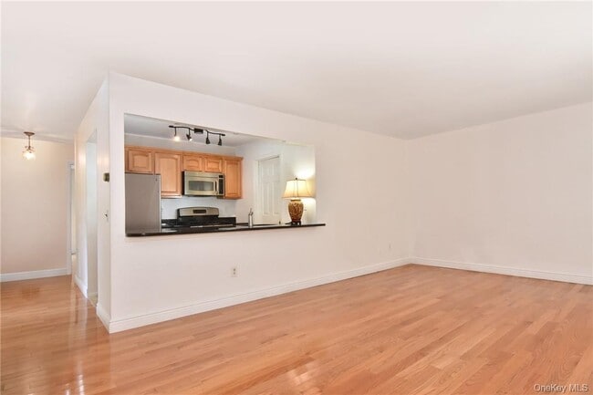 Photo - 352 Carroll Close