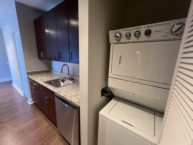 Building Photo - 800 S Clark St Unit 415
