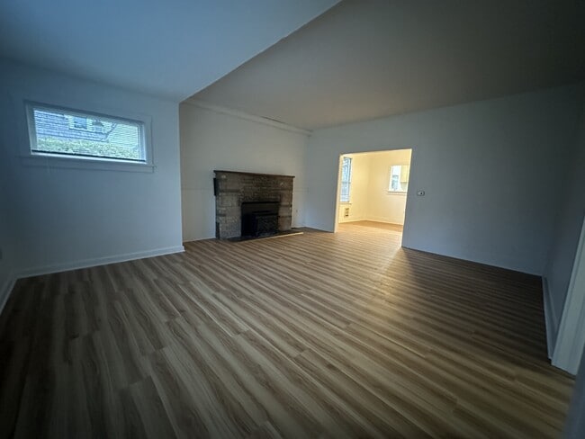 Photo - 7951 Maple Ave SE