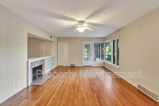 Photo - 202 W Indiana Ave