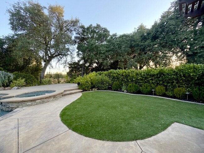Photo - 233 Vanney Ct