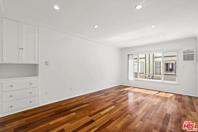 Photo - 1235 N Harper Ave Unit 19