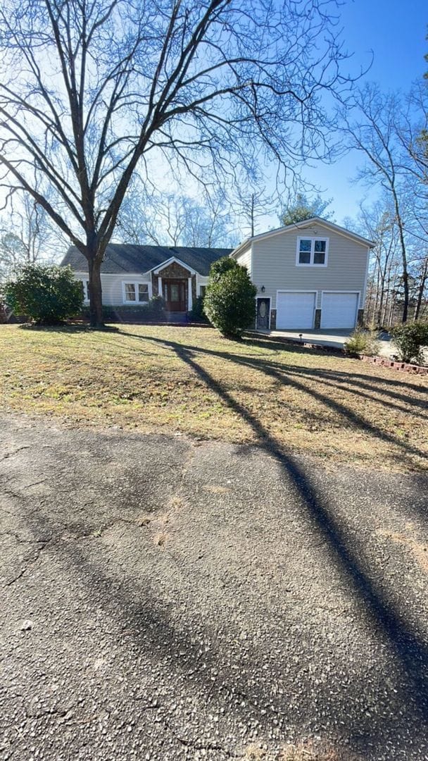 Building Photo - Rare Opportunity on nearly 3 acres!