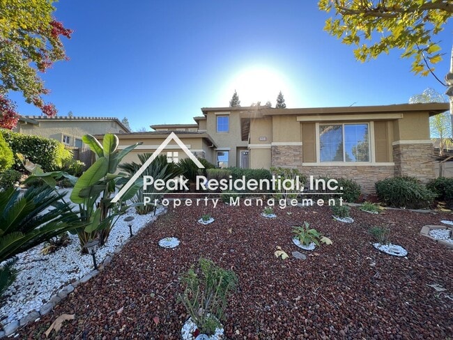 Photo - Beautiful Empire Ranch 5bd/3ba Home with 3 Car Garage - Must See
