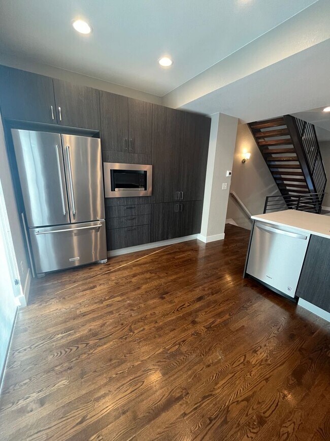 2858 Hazel Ct