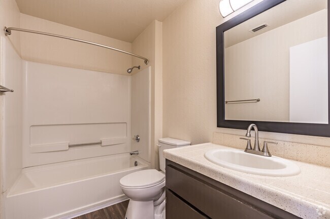 2BR, 2BA - 924SF (2) - Primary Bathroom