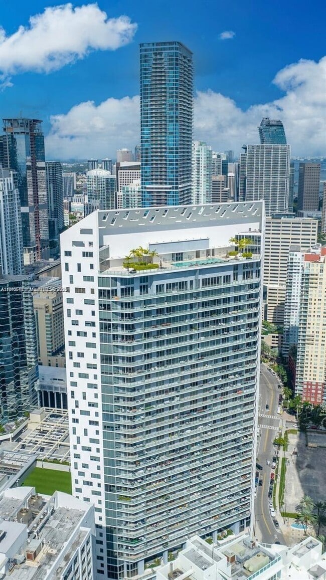 Building Photo - 1300 Brickell Bay Dr Rental