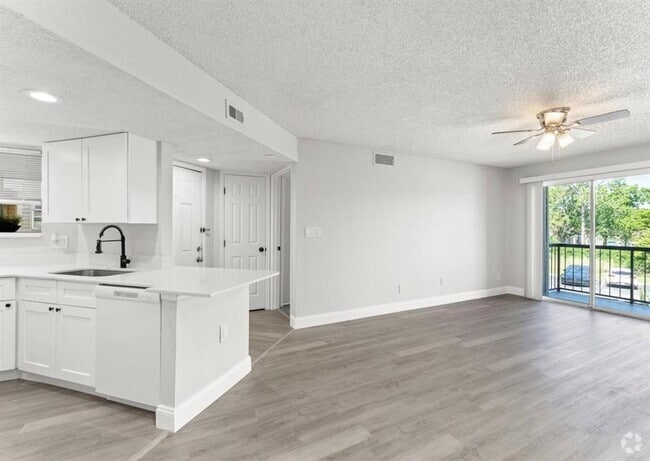Building Photo - 1932 Lake Atriums Cir Unit 69 Rental