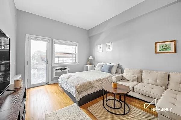 Photo - 211 Thompson St Unit 2R