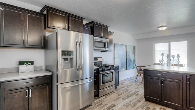 Kitchen - 571 W 1520 S Townhome
