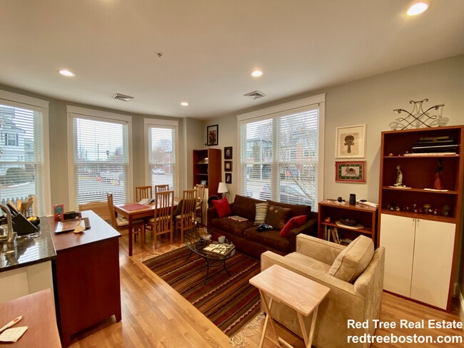 Photo - 405 S Huntington Ave Unit 1R