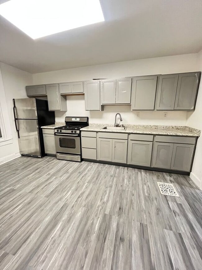 Building Photo - 3 Bedroom Home