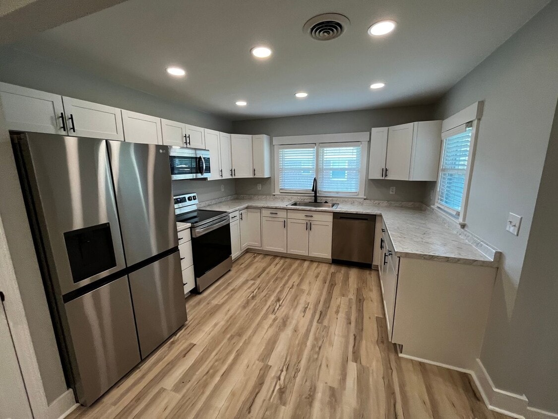 4Bed/3Bath Renovated Student friendly housing - 4Bed/3Bath Renovated Student friendly housing