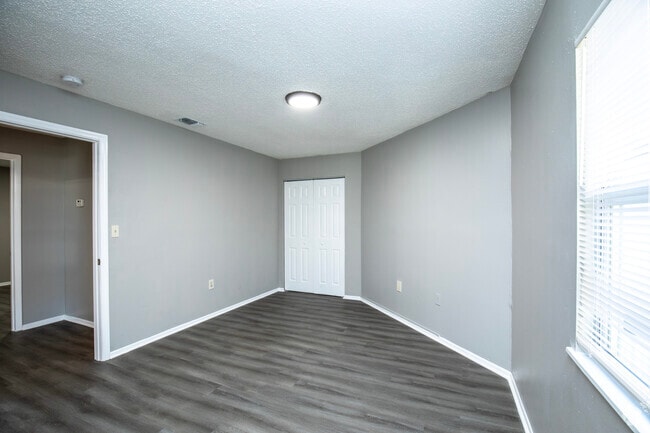 1BR, 1BA - 9665SF - 8014 Tommy Ct Tampa, FL 33619-4833
