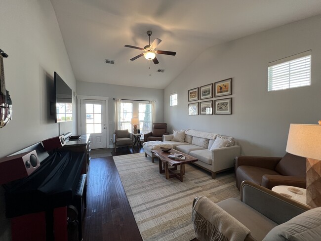 Photo - 2028 Gracious Dr