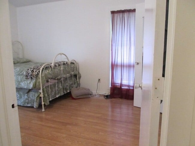 Photo - 527 Manns Chapel Rd Unit A