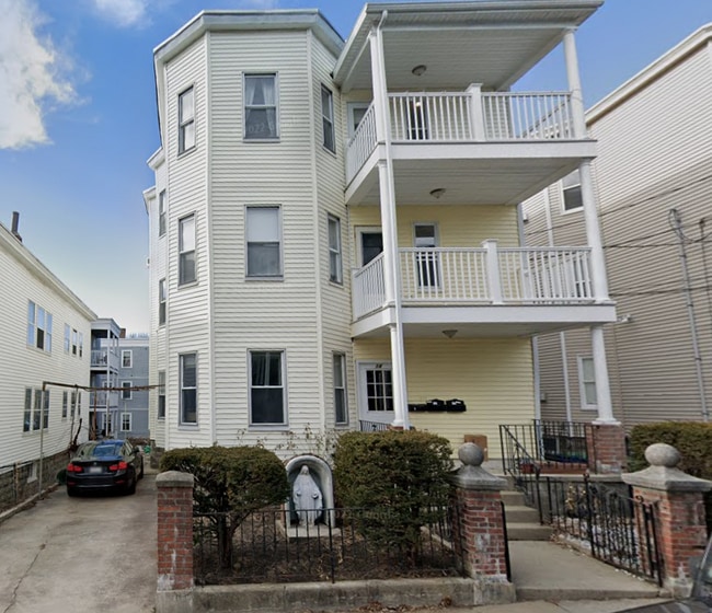 Building Photo - 14 Belknap St Unit 1 Rental