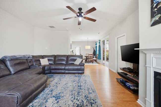 Photo - 5325 Brinsley Ln