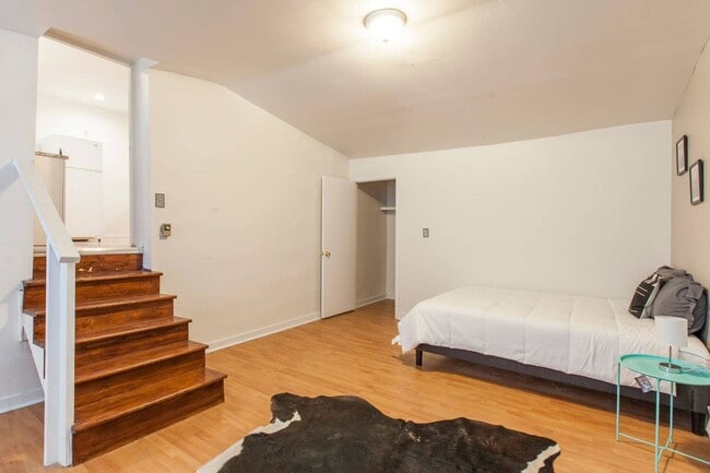 Photo - Beautiful and spacious 2 bedroom Apartment with Deck in Society Hill, right on South Street Unit 3R