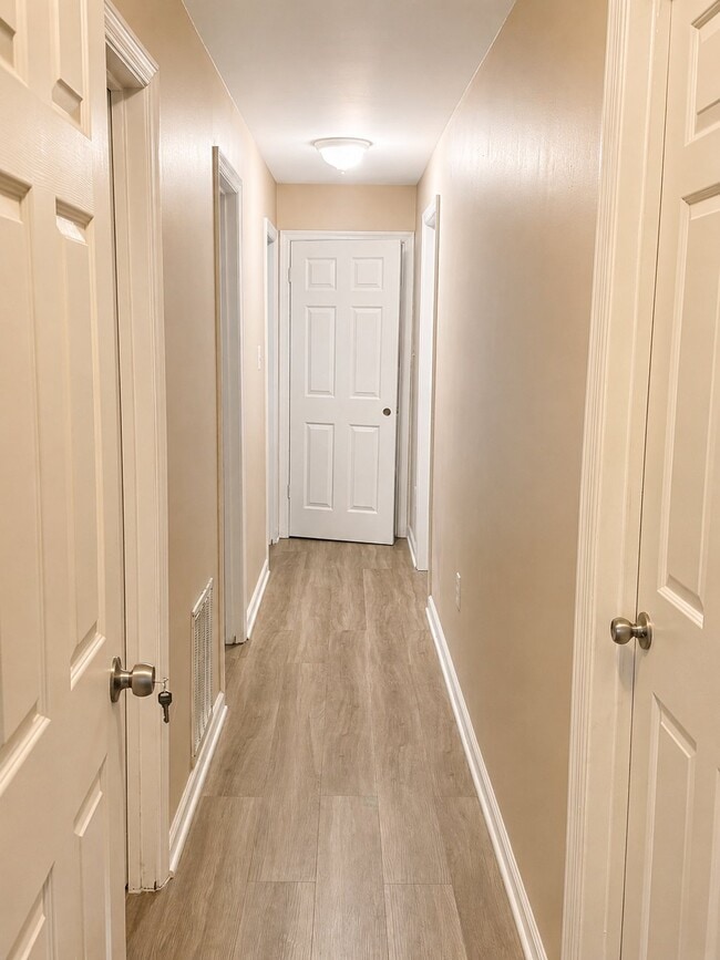 4098 Camelot Ct