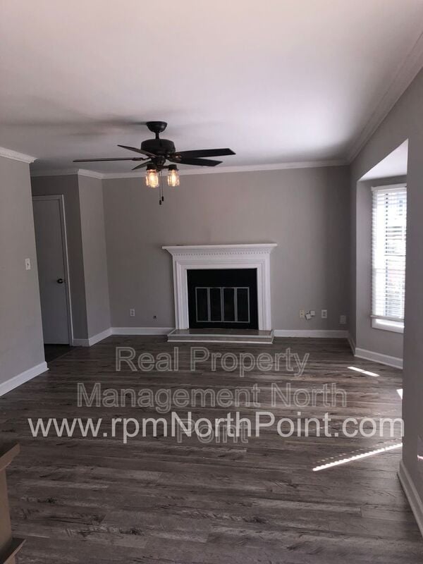 Photo - 676 Anderson Walk